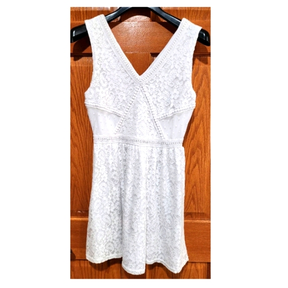 Francesca's Collections Dresses & Skirts - Francesca's Mi Ami White Lace Crotchet Skeeveless Mini Summer Dress Sz. S